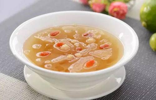 银耳雪梨汤的功效与禁忌