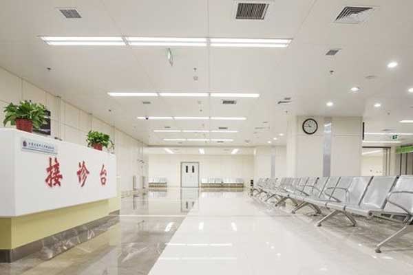 内蒙古第一附属医院候诊大厅环境