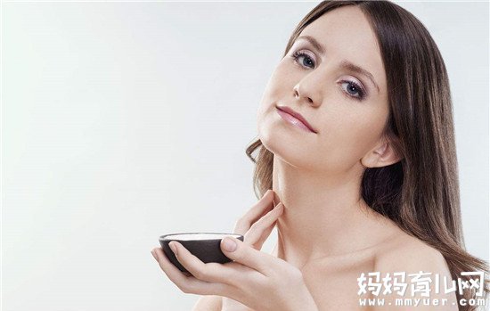 别找了！脖子上长小肉疙瘩的原因，无非就是这6个！ 