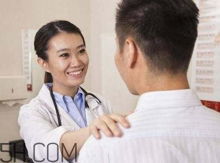 右侧附睾囊肿怎么引起的，严重吗？