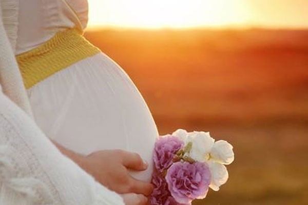 在怀孕的初期女性乳房胀痛是生男孩还是生女孩？
