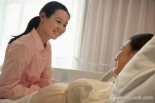 过来人支招：坐月子请月嫂好还是去月子中心好？