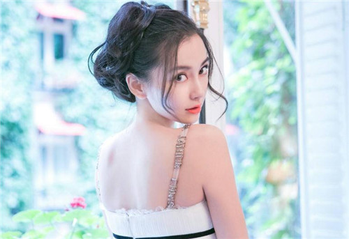 杨颖什么时候离的婚,一切都只是网络上的传言和猜测