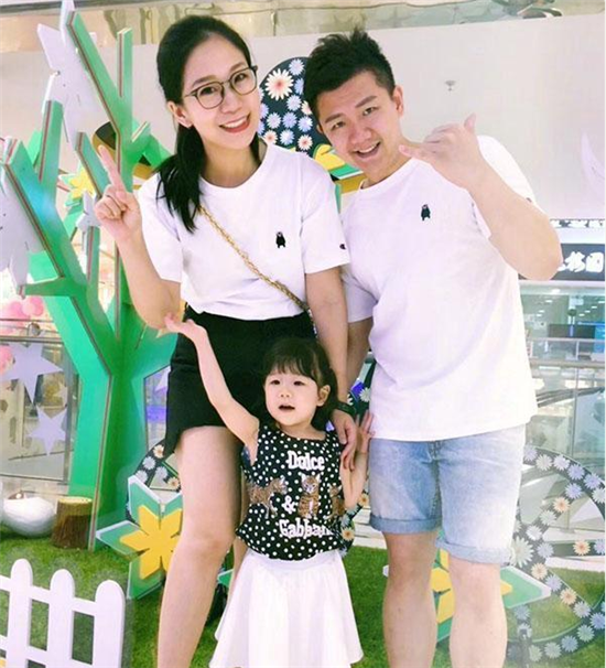 陈一冰老婆单竞缇不简单是富二代吗父母简历 揭单竞缇资料背景图
