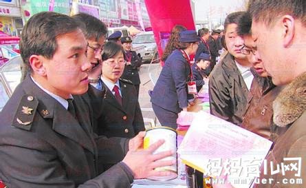 进口奶粉再曝假冒 11吨假冒德国版爱他美奶粉被查处(2)